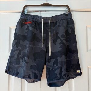 Vuori Heathered Gray Shorts Size‎ XL EUC